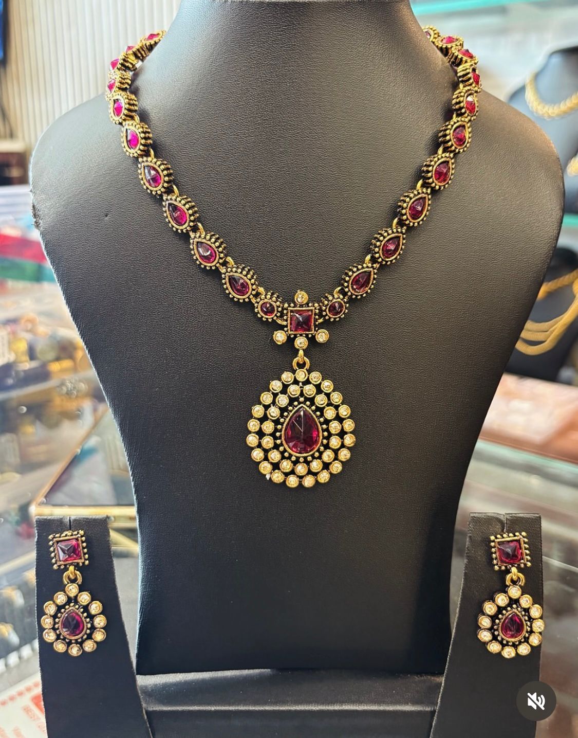 Ruby Royale Antique Necklace Set