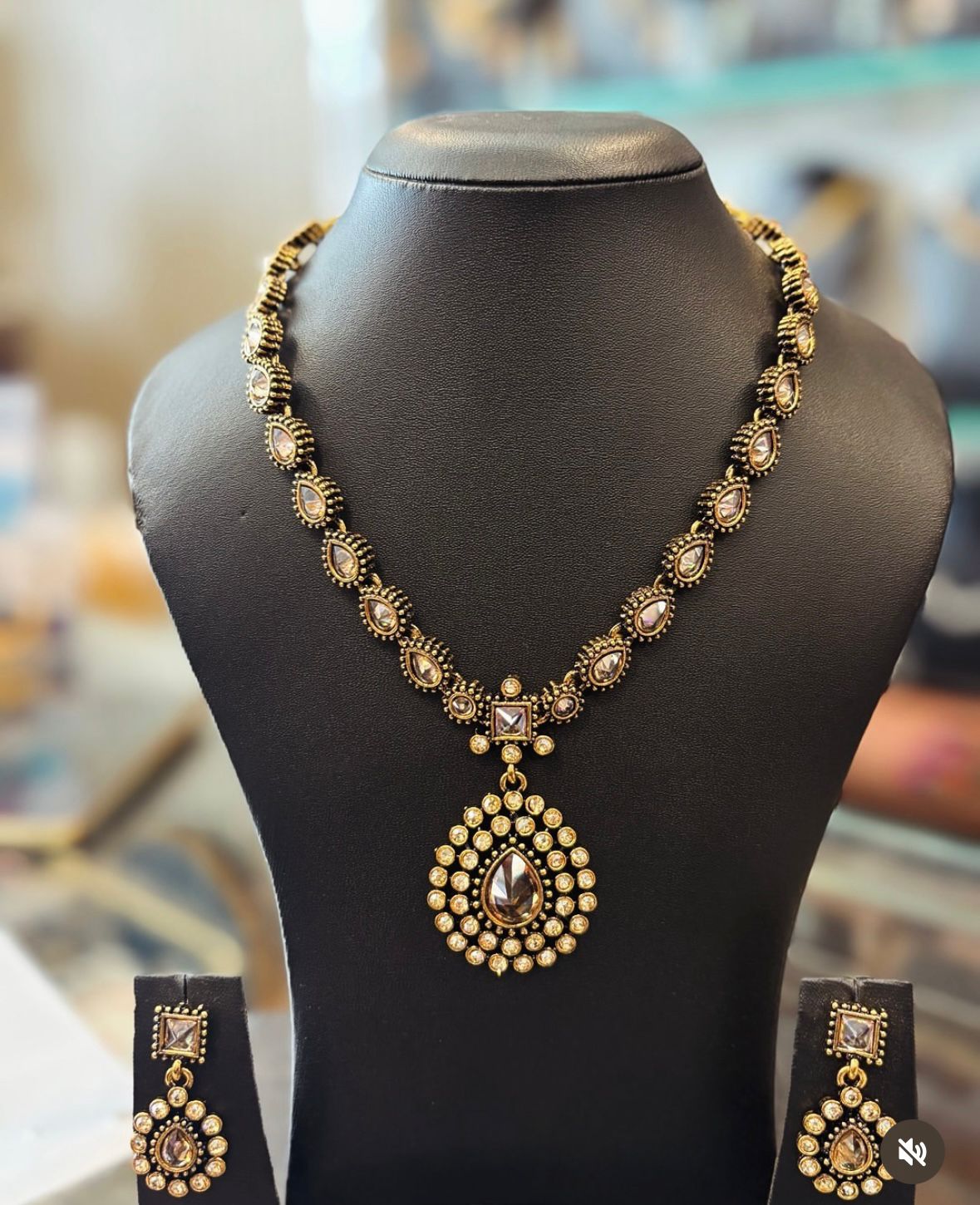 Champagne Glow Antique Necklace Set